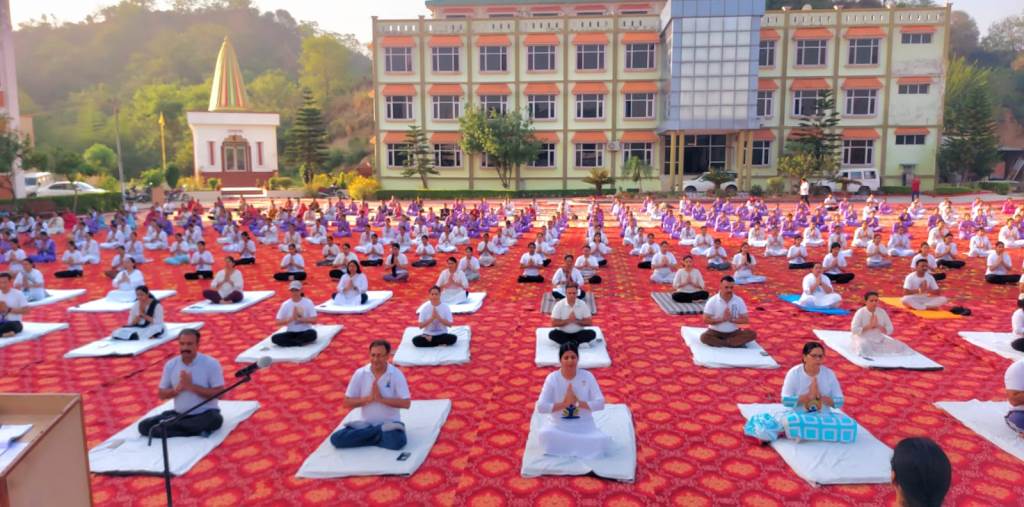 अंतरराष्ट्रीय योग दिवस पर बढेड़ा में जिला स्तरीय कार्यक्रम आयोजित 600 प्रतिभागियों ने किया योगाभ्यास